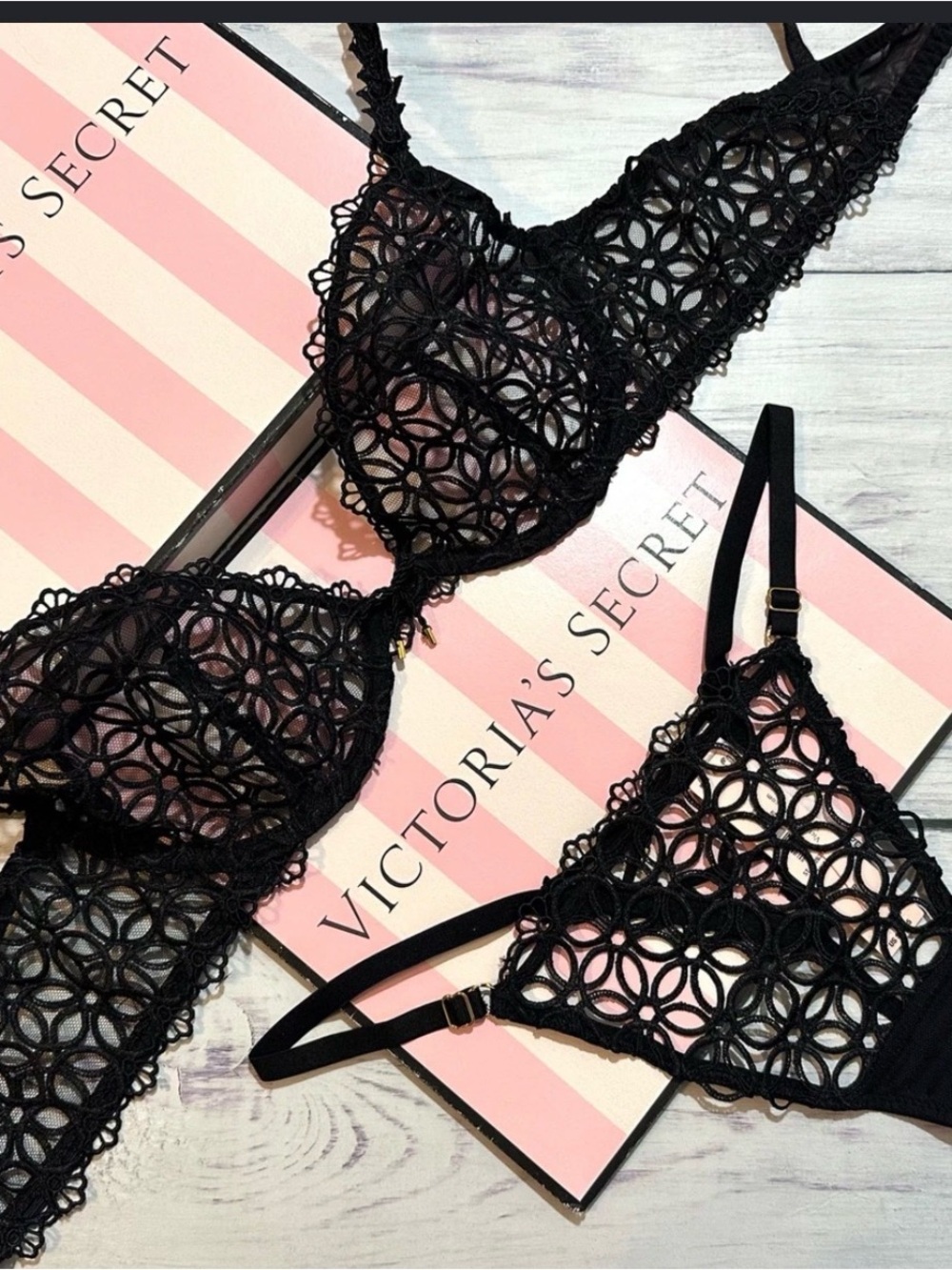 Victoria's Secret Black Lace Bra and Underwire Bra only 36D